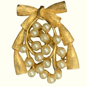 Vintage gold & pearl Torino Bow Brooch